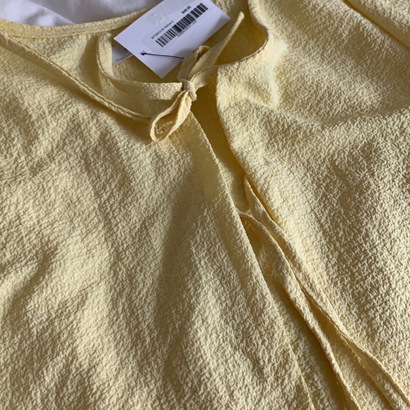 OAK + FORT YELLOW CREPE TIE FRONT CROP TOP - Picture 3 of 6